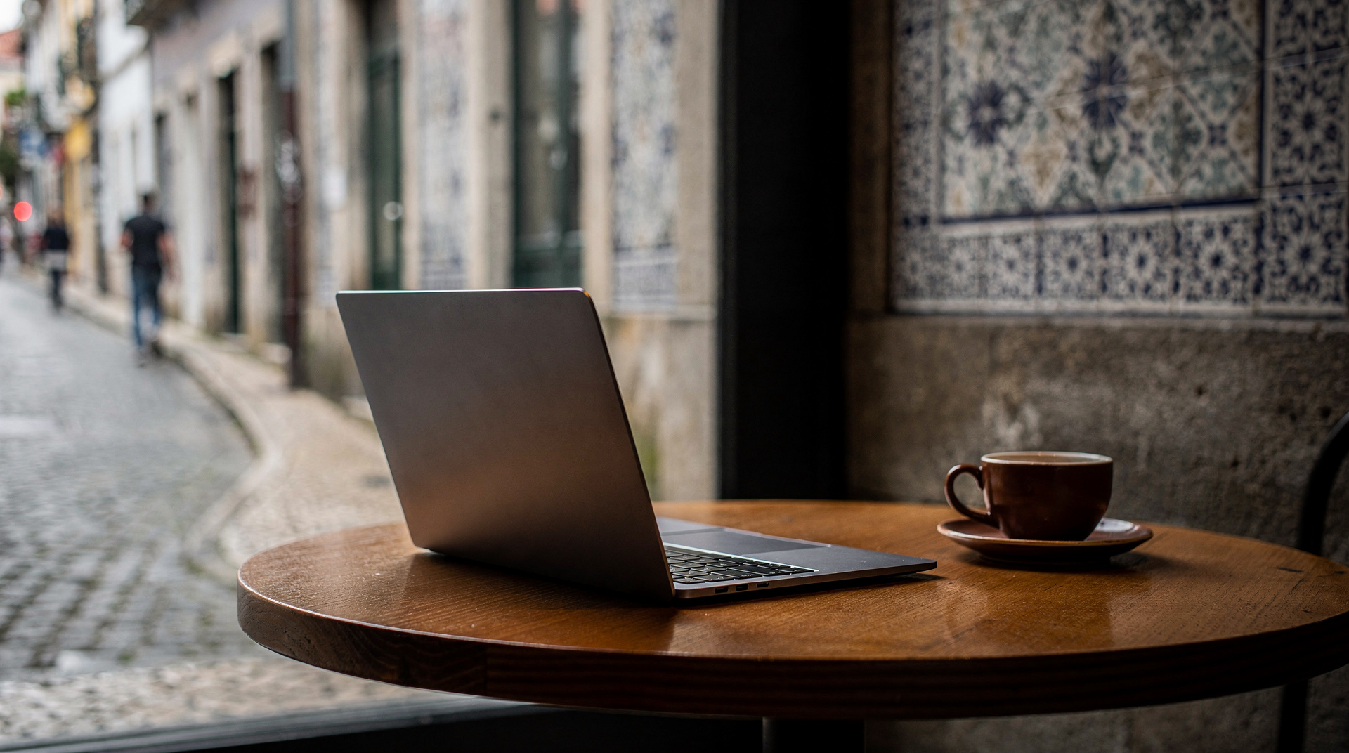 Digital nomad in Porto: coworking, visa D8, and what it really costs — We spent two months working remotely from Porto in 2024. Real costs (around 1800