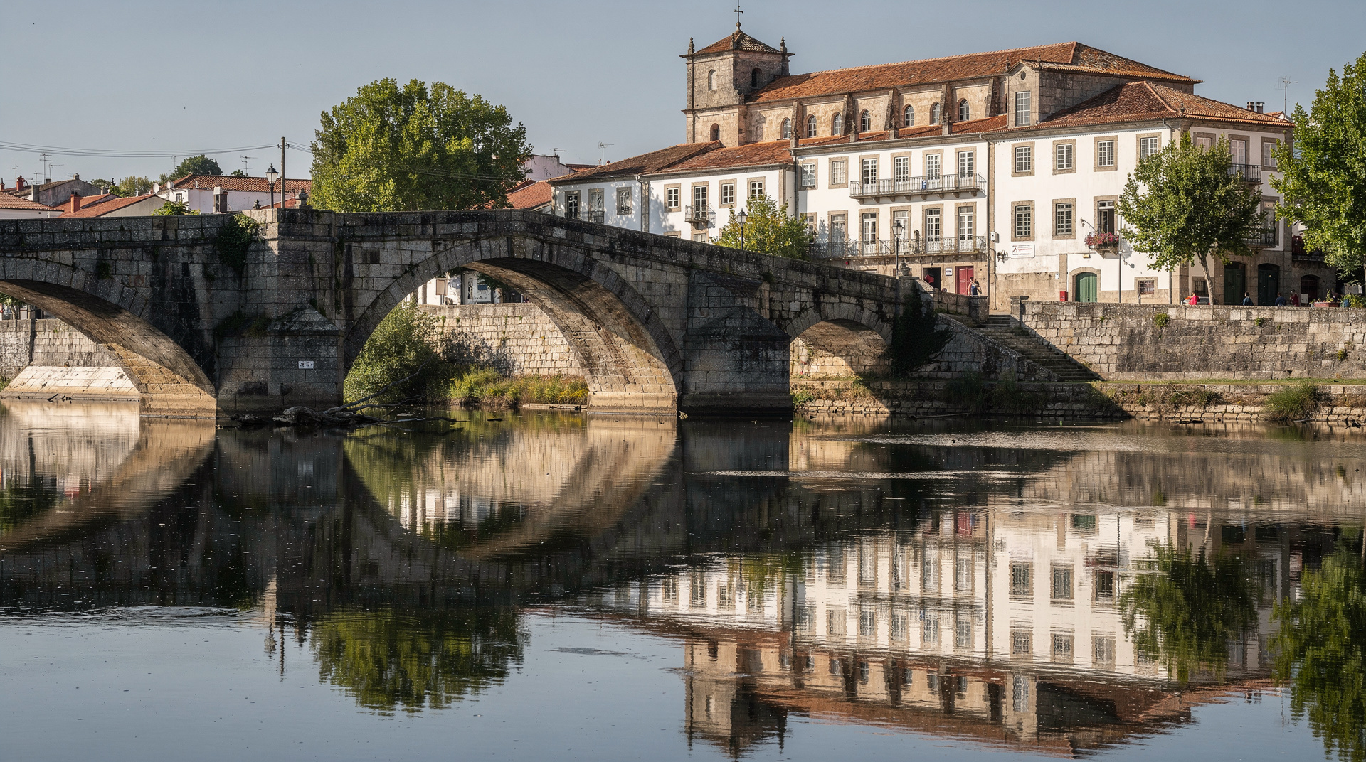 Amarante — most São Gonçalo, cukiernie i przystanek winny w Douro — Kompletny przewodnik po Amarante: klasztor São Gonçalo, most, lokalne wypieki, w