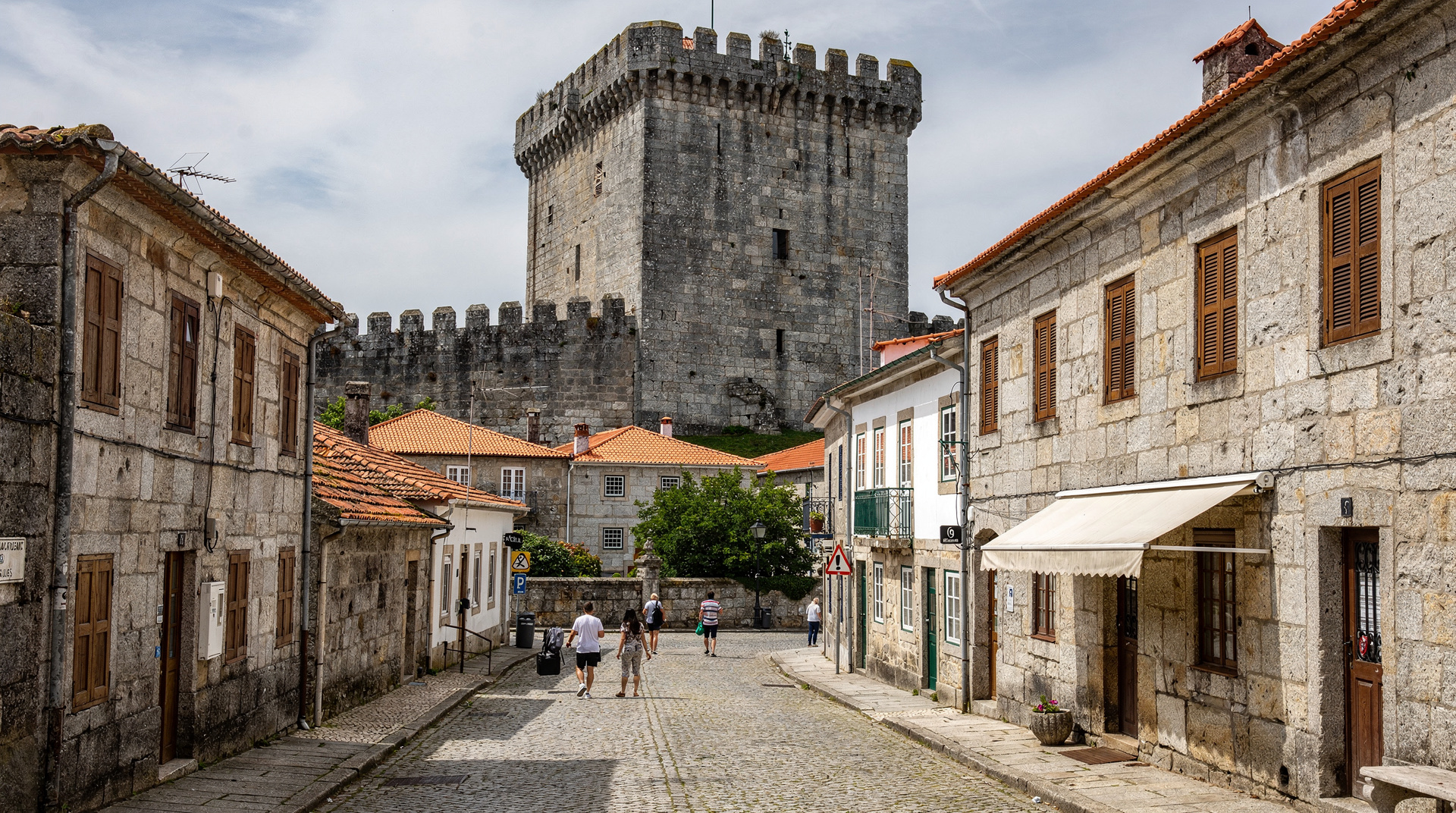Guimarães day trip from Porto — the honest guide — How to visit Guimarães from Porto by train (1h15, 3.50€): castle, Paço dos Duque
