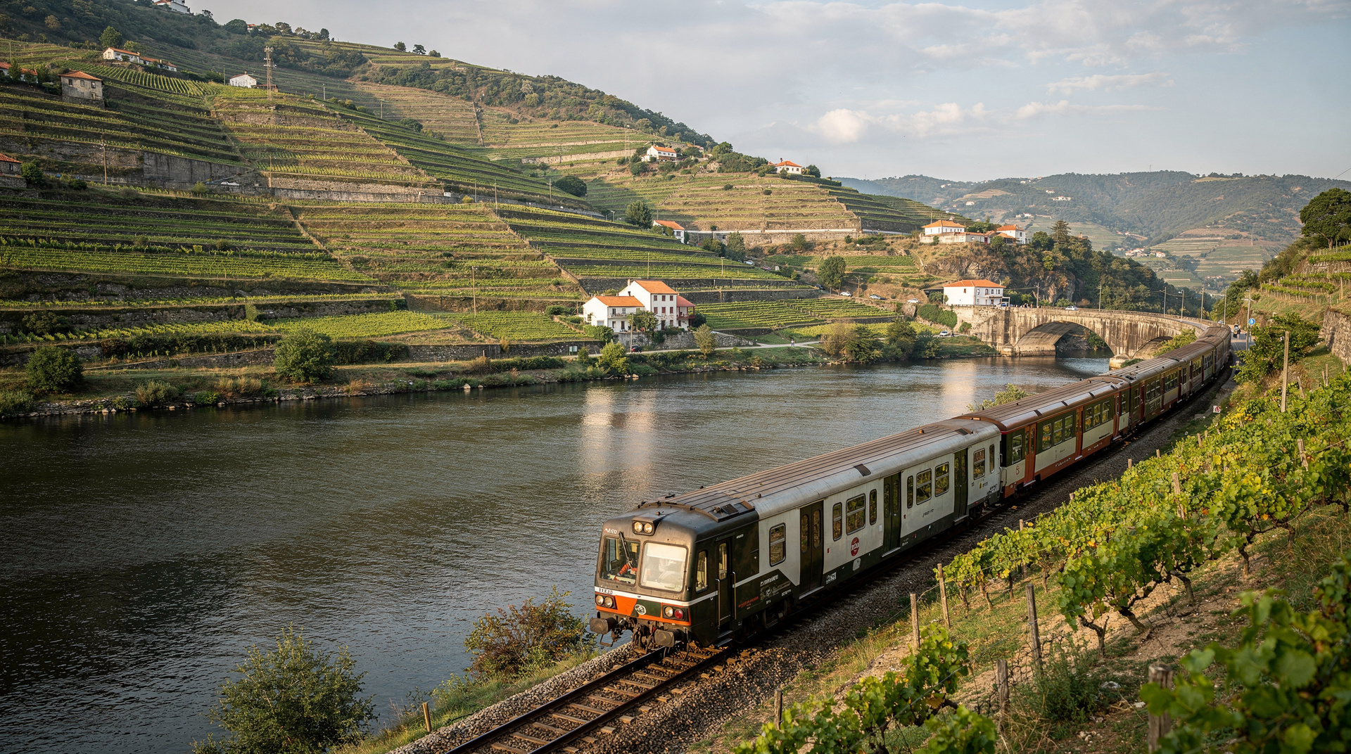 Getting from Porto to the Douro Valley — all transport options — Train Porto to Pinhão (2h, 10 €), rental car (25–50 €/day), or organised tour (6